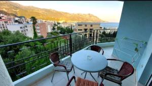 Sea & Mountain View Apartment