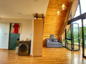 Lakefront Wooden House Getaway, Gia Nghia, Dak Nong