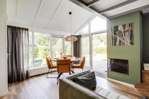 Grasmus I Kalme Woning met Openhaard en Tuin