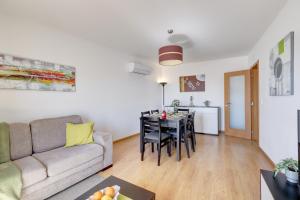 City center Private parking Sea view