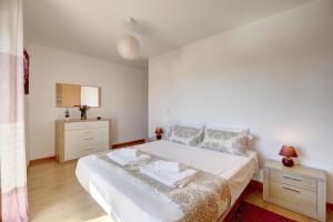 City center Private parking Sea view