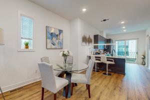 2 BR Townhome with Gas Fireplace and Private Patio