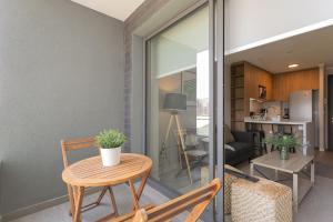 Modern Escape Nunoa Gem