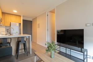 Modern Escape Nunoa Gem