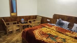 Gaurav Guest House, Old Manali - Riverside Property !! River & Mountain View !!