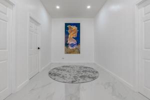 芭提雅市中心 现代轻奢 独栋双层泳池别墅 五房六卫 全新 大空间