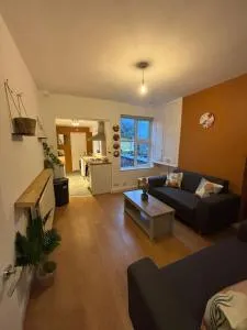 5 bed home at City Hub Studios - 比斯顿