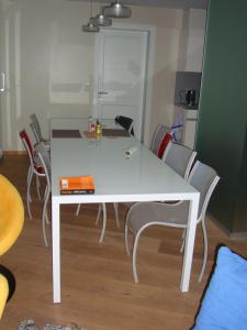 Riverside Mountain Retreat