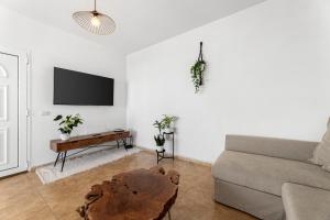 Home2Book Delightful Órzola Duplex by the Coast