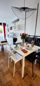 La Croisière Nice view renovated studio air-conditioned parking balco