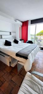 La Croisière Nice view renovated studio air-conditioned parking balco