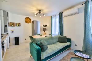 Appartements LE LUCIEN Eco-Appart'Hotel - Angouleme - Centre - Wifi - Parking prive - Classe 4 etoiles : photos des chambres