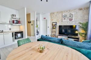 Appartements LE LUCIEN Eco-Appart'Hotel - Angouleme - Centre - Wifi - Parking prive - Classe 4 etoiles : photos des chambres