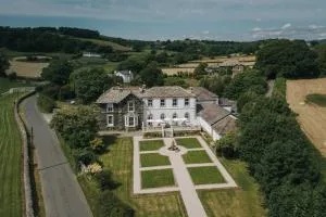 Cartmel Old Grammar - 温德米尔