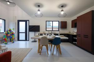 Appartements Mi Amore- Gite 3 suites pres de Lyon, parking free : photos des chambres