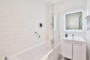 Appartements LE LUCIEN Eco-Appart'Hotel - Angouleme - Centre - Wifi - Parking prive - Classe 4 etoiles : photos des chambres