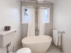 Charming Historic 3BR Home - Steps to Greenwich Park - Cutty Sark & Royal Observatory