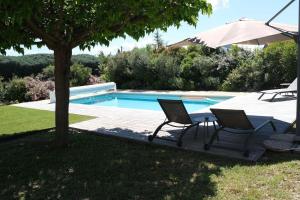 Air-conditioned house in the Luberon with heated swimming pool in Saint Saturnin les Apt - 8 people.