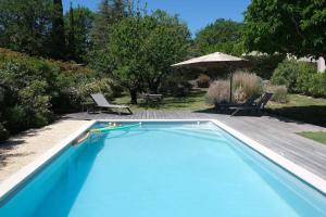 Villas Air-conditioned house in the Luberon with heated swimming pool in Saint Saturnin les Apt - 8 people. : photos des chambres