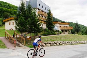 Hotels Village Vacances ATC Routes du Monde 3 Etoiles Saint-Francois-Longchamp : photos des chambres