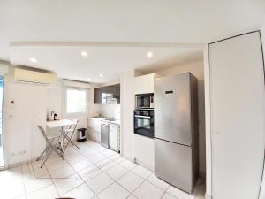 500m de la Mer- 4pers-Piscine-Parking-WiFi- Clim