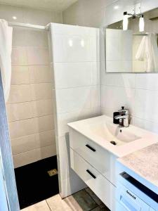 Appartements La Loge de Gustave et son patio avec Wifi et parking privee : photos des chambres