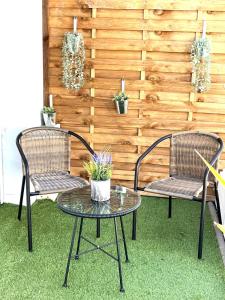 Appartements La Loge de Gustave et son patio avec Wifi et parking privee : photos des chambres