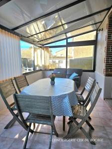 Maisons de vacances Le Relais 19 centre bourg T4 100m2 - 4min a Puy duFou : photos des chambres