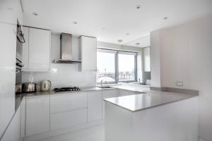 Blueground Chelsea balcony nr Kings Road LON-307