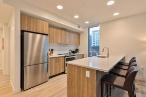 Gorgeous Apt Heart of Downtown