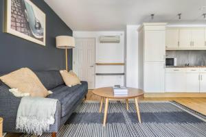 Blueground Canary Wharf nr offices food bars LON-484