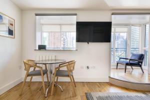 Blueground Canary Wharf nr offices food bars LON-484