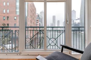 Blueground Canary Wharf nr offices food bars LON-484