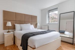 Blueground Canary Wharf nr offices food bars LON-484