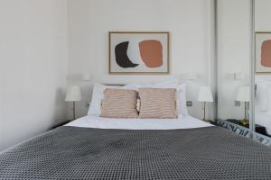 Blueground Kensington city view furnished LON-561