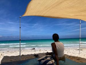 Beachside calm, Footsteps to the sand and sea
