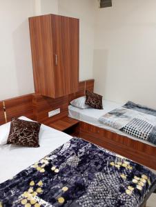 Hotel Barsana Palace, Near Mahakal Temple- 200 meter