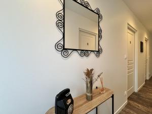 Chambres privées avec salle deau, clim, TV - Proche circuit - Campagne - 2p