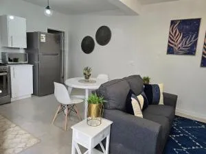 Cozy & Cute Beach Apt Rodney Bay - 洛尼湾村