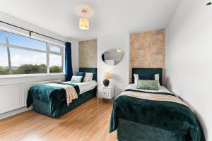 Stylish 5 Bed in Peak District Gem - Games Rooms