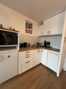 APPARTEMENT RESIDENCE PLEIN SUD , CENTRE STATION , PIED DES PISTES , PARKING ,WIFI , 30 m2 , 4p