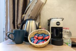 Drago DOro GUESTHOUSE - accross from metro Vittorio Emanuele