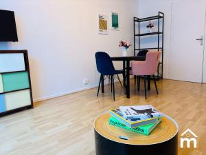 Paris Bercy with car park by Melvane