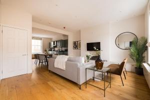 The Chelsea Nest - Stylish 2BDR with Balcony