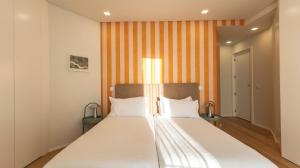 New 3BR w Rooftop & Balcony Views by LovelyStay