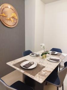 Savvy Suites Combined 5BR near Okada