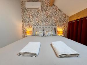 Maisons d'hotes Chambres privees avec salle d-eau, clim, TV - Proche circuit - Campagne - 2p : photos des chambres