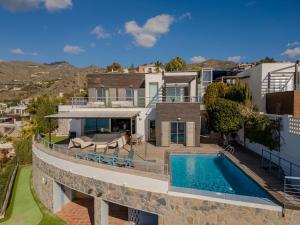 RentitSpain - Almuñécar - Villa de Ensueño Vista al mar Confort y Piscina