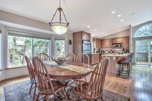 2272L The Lupine Lodge