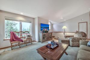 2272L The Lupine Lodge